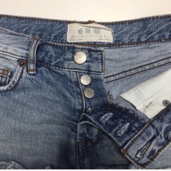 We The Free Cutoff Frayed Hem Denim Shorts 24 - Picture 5 of 10